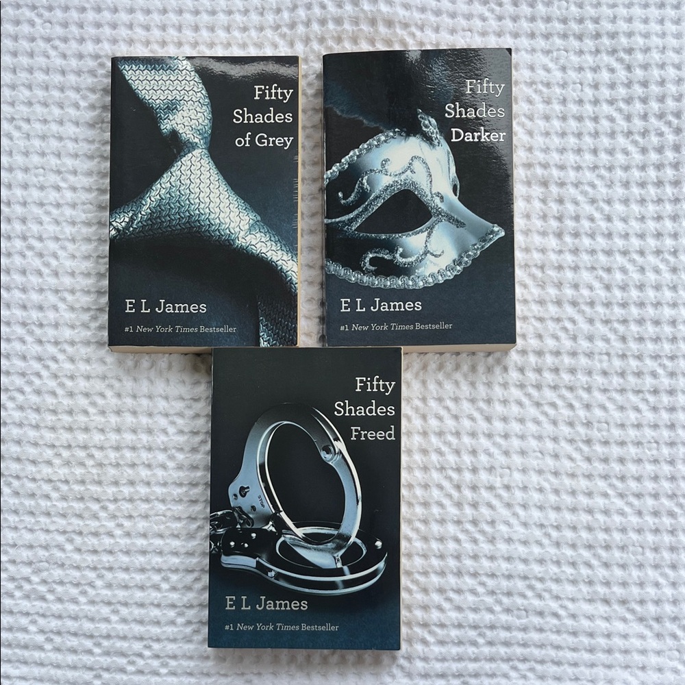 E. L. JAMES Trilogy Bundle FIFTY SHADES OF GREY, FIFTY SHADES DARKER, FS FREED
